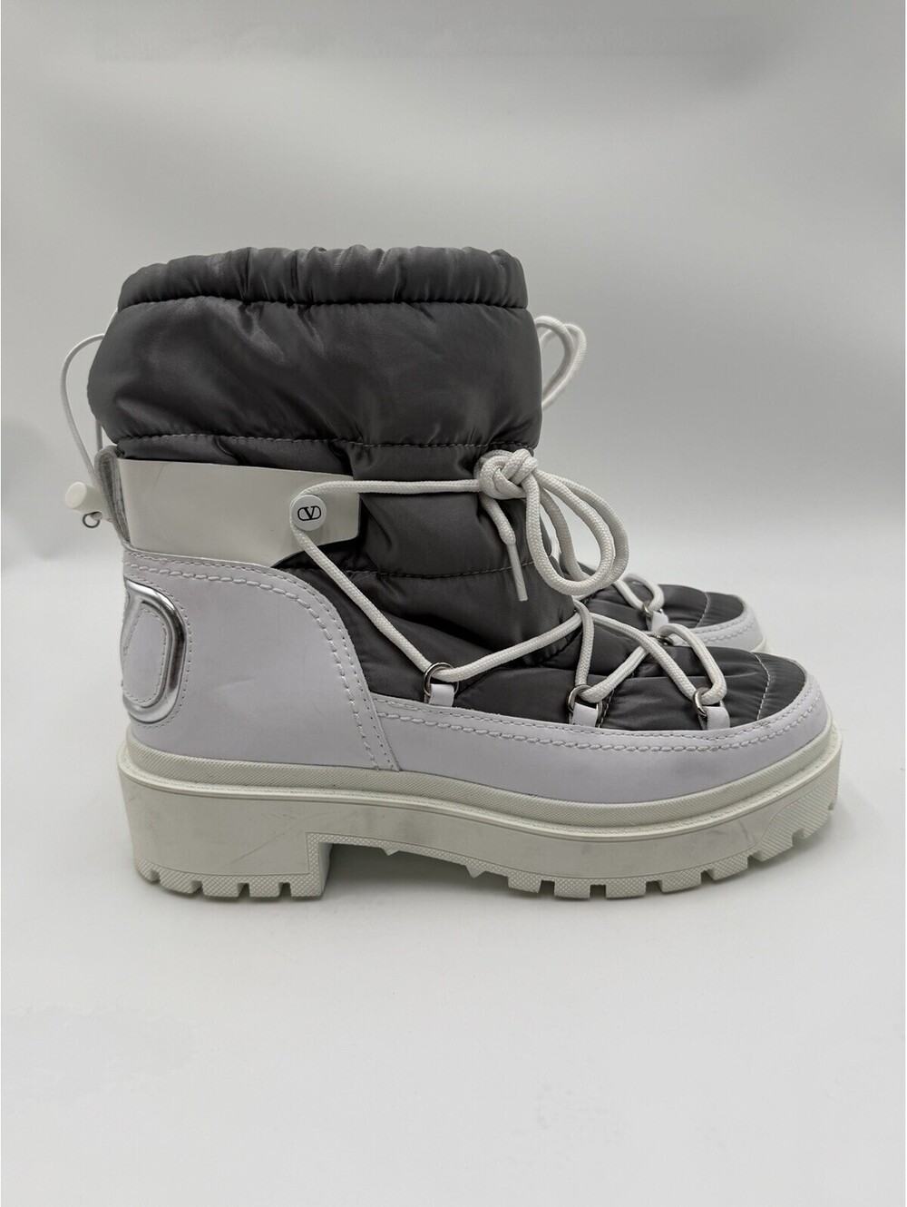Women’s Valentino Garavani Vlogo snow boots Size 38.5